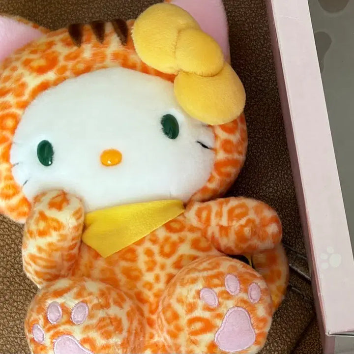 [BUNJANG] Sanrio Hello Kitty Leopard Print Kitty Doll / [파격덤+고전] 산리오 세계 고양이의 날 헬로키티 호피 키티 인형