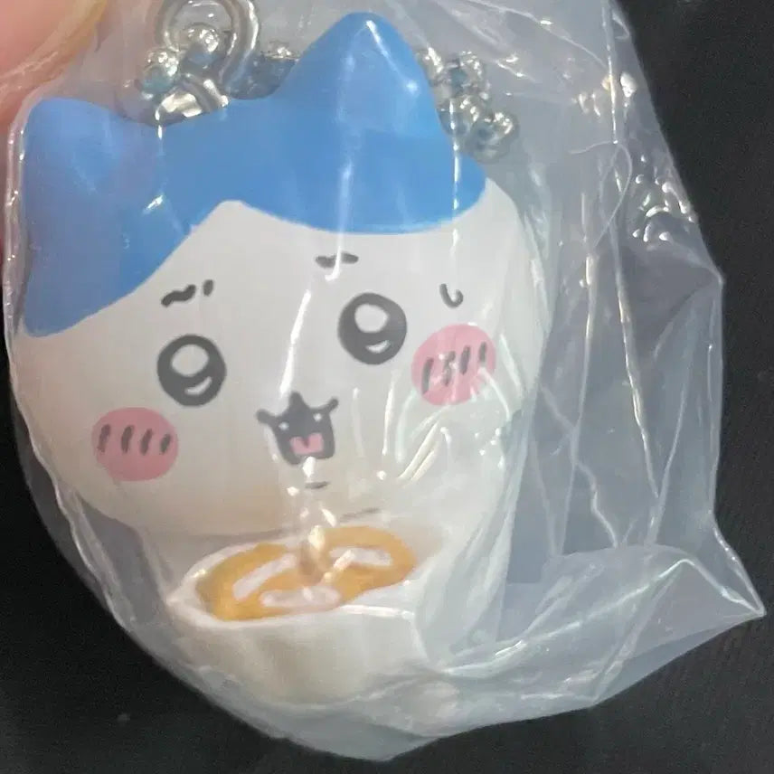[BUNJANG] Chiikawa Tabemono Mascot Gacha Keychain Hachiware / 치이카와 타베모노 마스코트 가챠 키링 하치와레