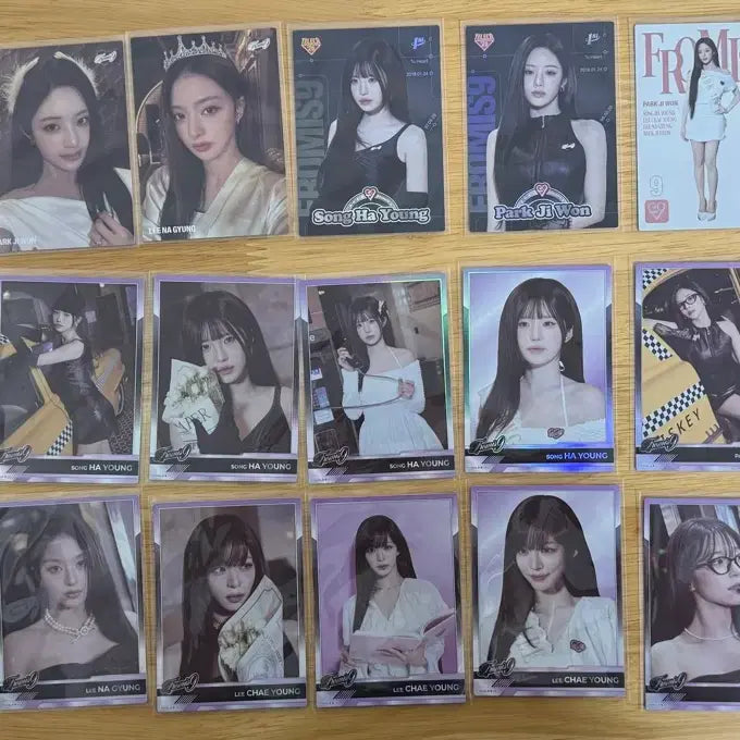 [BUNJANG] fromis_9 Baek Ji-Heon 33-Piece Limited Edition Autographed Card / 프로미스나인 테레카 백지헌 33장 한정 친필카드 판매합니다