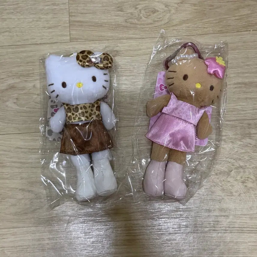 [BUNJANG] Long-Legged Gyaru Leopard Kitty Doll Keychain / 롱다리 갸루 호피 키티 인형 키링