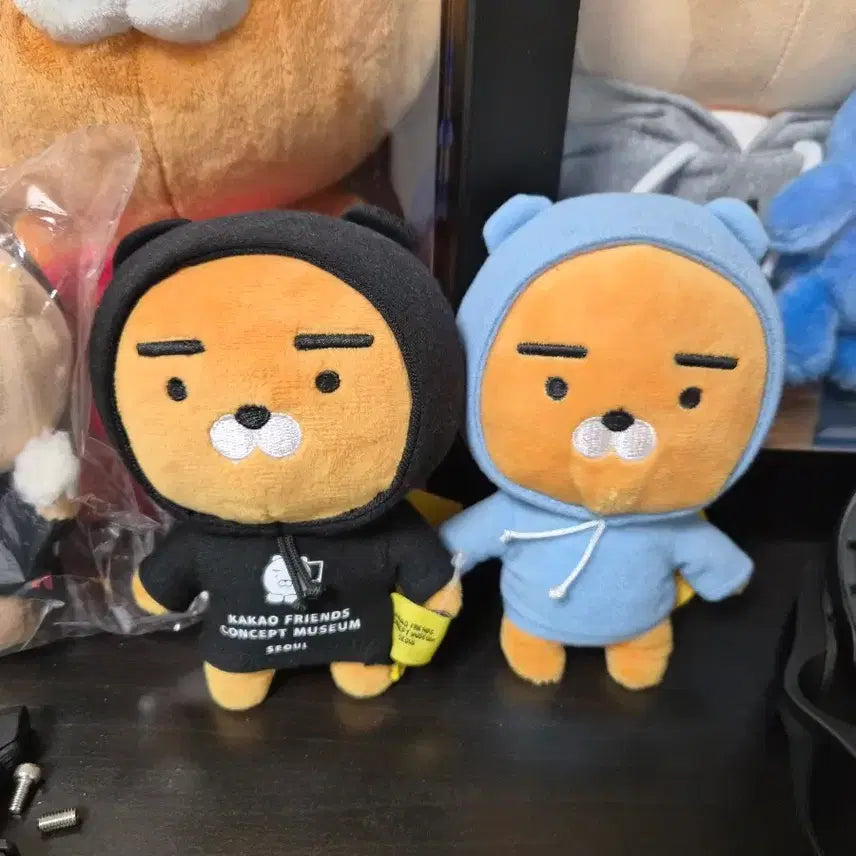[BUNJANG] Black Hooded Ryan + Hooded Ryan Bundle Set / 블랙후드라이언+후드라이언 팝니다