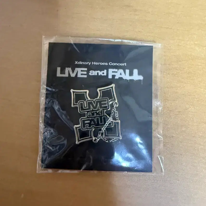 [BUNJANG] Xikers Live and Fall Concert Goods Badge / 엑디즈 Live and fall 콘서트 굿즈 뱃지