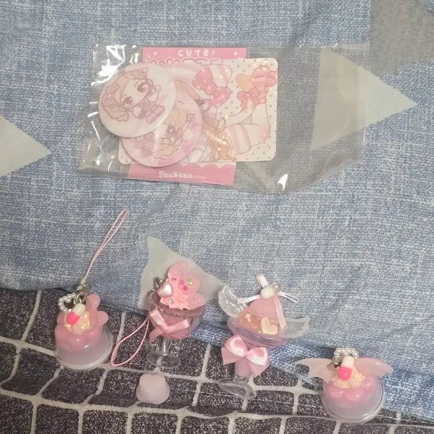 [BUNJANG] Strawberry Milk, Choco Parfait, Pudding, Seolgi Illustration Badge Card Bundle Set / 미소녀 페어리계 지뢰계 딸기우유 ,초코파르페, 푸딩, 설기 일러스트 뱃지 카드 일괄