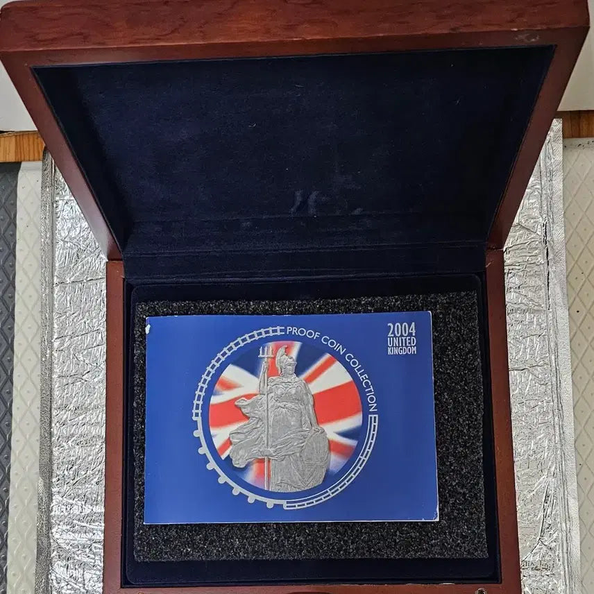[BUNJANG] United Kingdom Commemorative Coin Set with Case / 영국 기념 주화 세트 케이스 포함