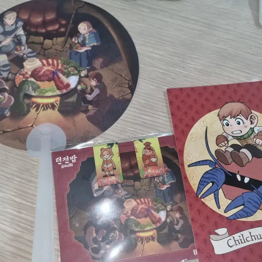 [BUNJANG] Dungeon Meshi Limited Edition Set: Bookmarks, Fan, and Illustrated Postcard / 던전밥 특전 세트 칠책 북마크 부채