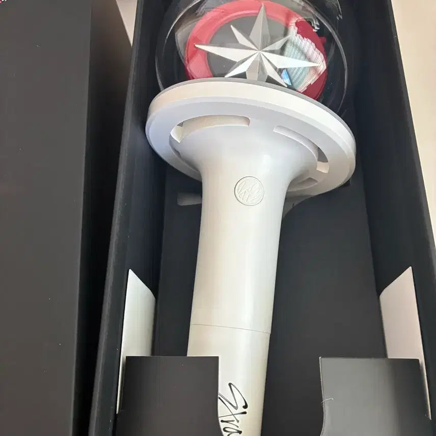 [BUNJANG] Stray Kids Nazibong Version 2 Lightstick / 스트레이키즈 스키즈 응원봉 나침봉 버전2