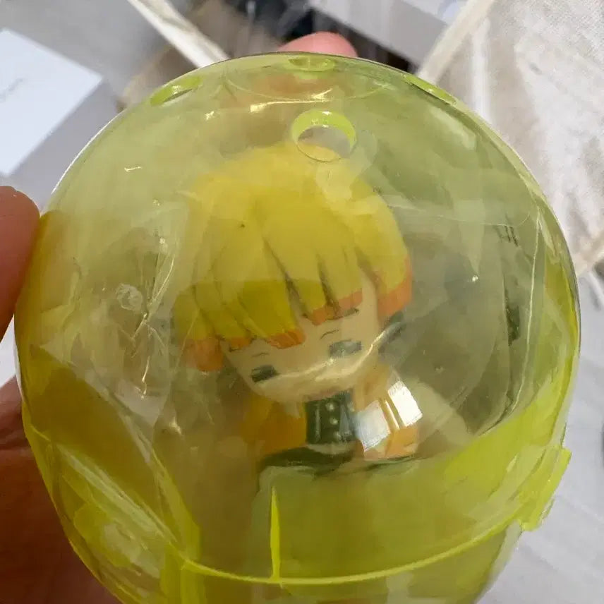 [BUNJANG] Demon Slayer Zenitsu Agatsuma Shoulder Mount Gacha Figure / 귀멸의칼날 젠이츠 어깨쿵 가챠 팝니다