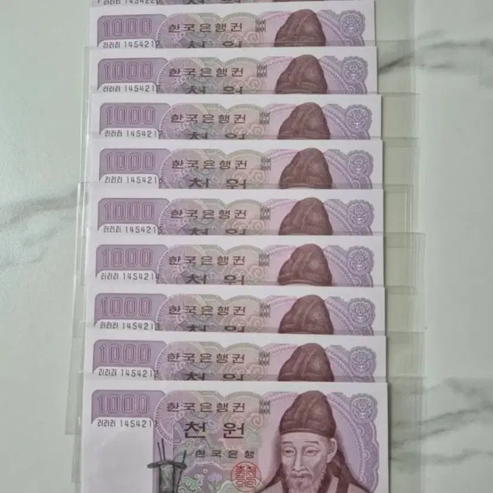 [BUNJANG] 10 Consecutive Serial Number 1000 Won Banknotes (1983, Uncirculated) / 천원 2차 미사용 10연번 지폐 10장
