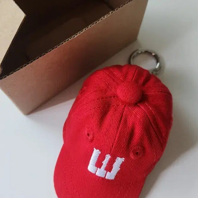 [BUNJANG] BIGBANG 20th Anniversary Cosmos Exhibition Hat Cap Keychain Red / 빅뱅 20주년 코스모스 전시회 모자 볼캡 키링 레드