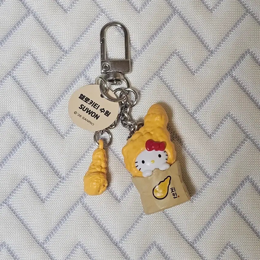[BUNJANG] Sanrio Hello Kitty Suwon Chicken Limited Edition Keychain / 올리브영 산리오 헬로키티 텐바이텐 지역 한정 특산물 수원 치킨 키링