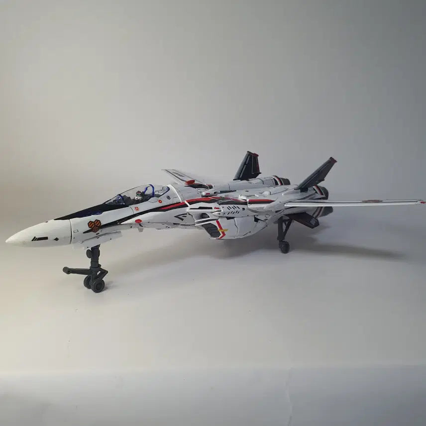 [BUNJANG] Bandai 1/72 Macross Frontier VF-25F Alto Custom Plastic Model Assembly Complete / 반다이 1/72 마크로스 프론티어 VF-25F 알토기 프라모델 조립완성품
