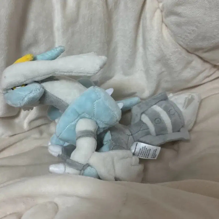 [BUNJANG] Pokémon Fit White Kyurem Plush / 포켓몬스터 핏 fit 화이트큐레무 인형