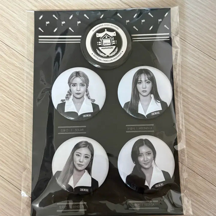 [BUNJANG] Mamamoo Sealed Badge Set + Hwasa Badge / 미개봉 마마무 뱃지 세트 + 화사 뱃지