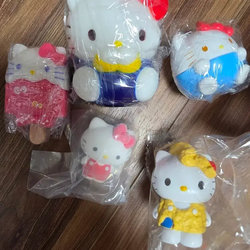 [BUNJANG] Hello Kitty Figure / 급처) 헬로키티 피규어 만오천원