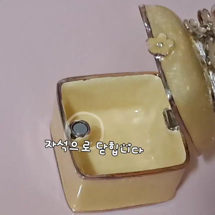 [BUNJANG] Enamel Flower Accent Small Jewelry Box / 반지 작은 보석 케이스 [러블리] [선물] [화장대 소품] [쥬얼리]