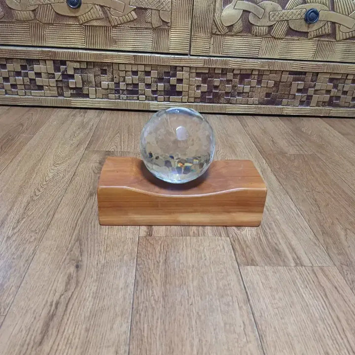 [BUNJANG] Crystal Object Diameter 10cm with Wooden Stand / 지름10센치 수정재질