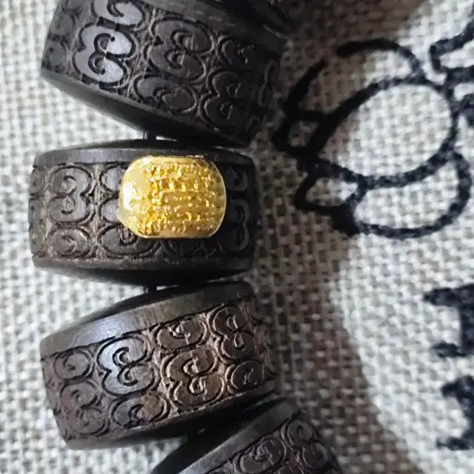 [BUNJANG] Rare Agarwood 20mm Bracelet (Herbal Scent) / 약단 침수 침향 20mm