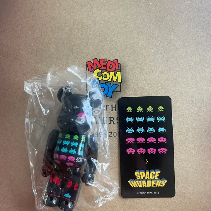 [BUNJANG] Bearbrick 37th Series Pattern Space Invader Figure / 베어브릭 37탄 패턴 스페이스 인베이더