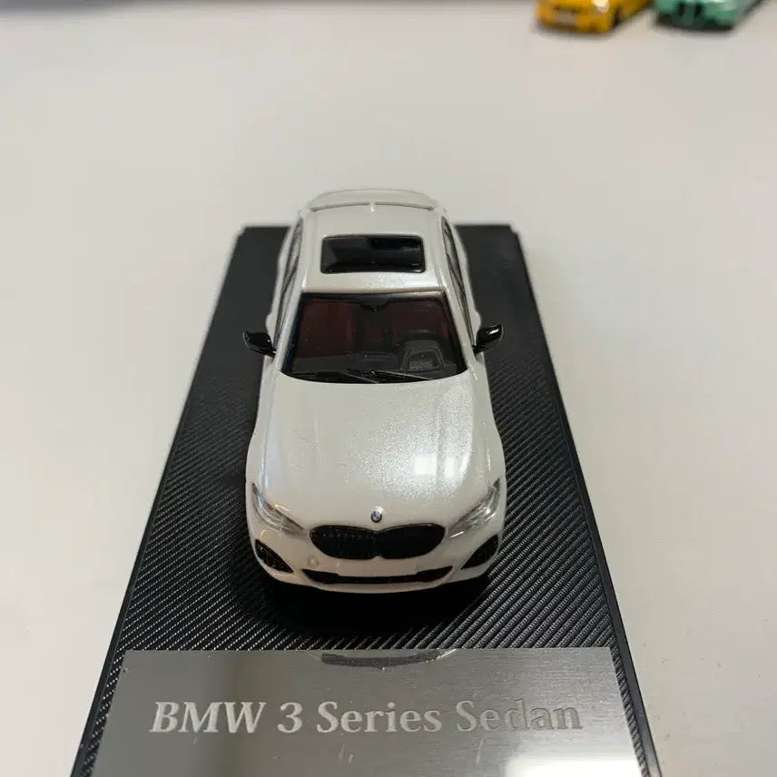 [BUNJANG] BMW G20 3 Series 1:64 Scale Diecast Model / BMW g20 3시리즈 1:64 스케일 판매합니다(케이스 포함)