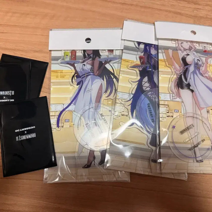 [BUNJANG] Brown Dust 2 Dessert 39 Collaboration Acrylic Stand Full Set + 3 Photocards / 브라운더스트 2 디저트 39 콜라보 아크릴 스탠드 전종 + 포토카드 3장