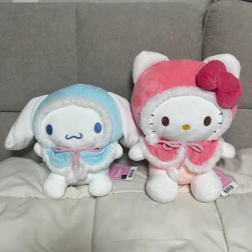 [BUNJANG] Sanrio Cloaked Doll Set (Cinnamoroll/Hello Kitty) / 산리오 망토인형 세트 (시나모롤/헬로키티)