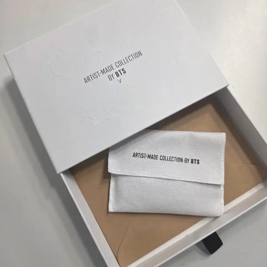 [BUNJANG] BTS V ARTIST-MADE COLLECTION Cloud Badge / BTS 방탄소년단 V MADE 컬렉션 클라우드 뱃지
