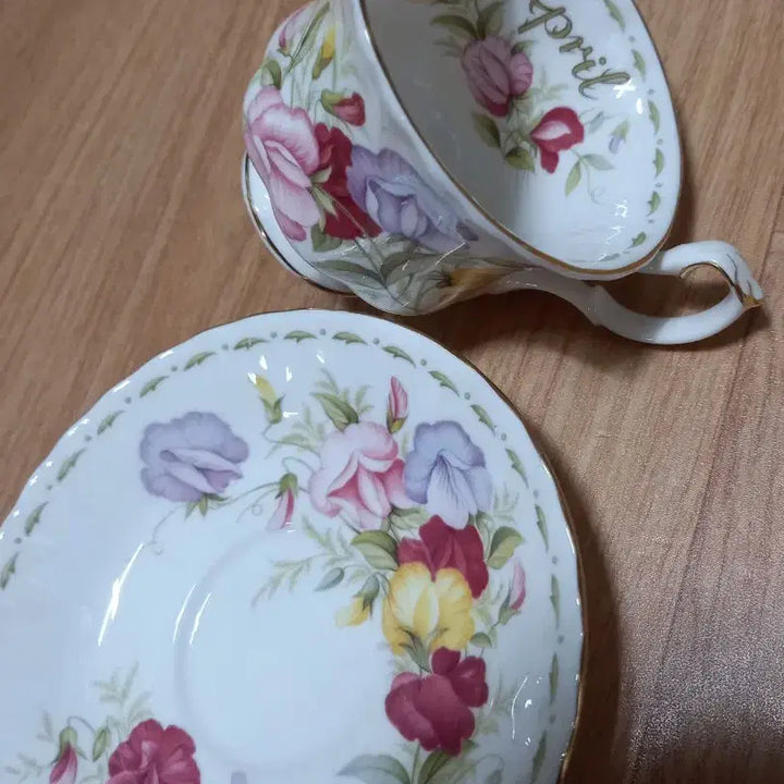[BUNJANG] Royal Albert April Teacup Set (UK) / 로얄알버트 4월 찻잔 세트(영국)