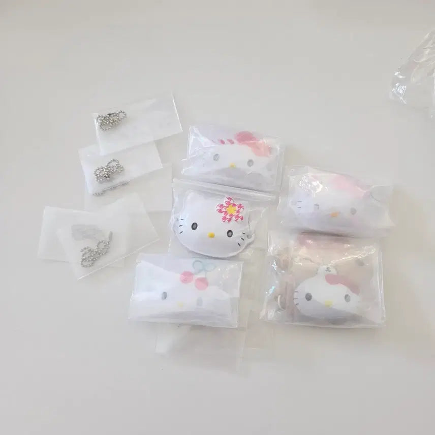 [BUNJANG] Hello Kitty Mask Gacha Keyring Full Set (5 Types) / 헬로키티 가면 가챠 키링 5종 세트 일괄