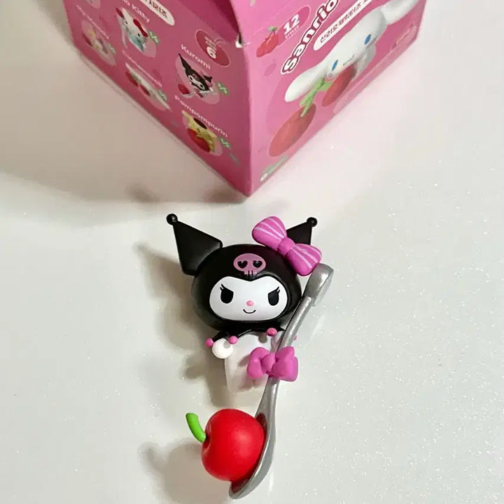 [BUNJANG] Sanrio Kuromi Mini Figure + Apple Spoon Set New / 산리오 쿠로미 미니 피규어 + 사과 스푼 새상품