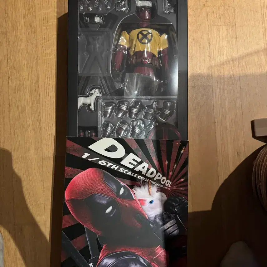 [BUNJANG] Deadpool Hot Toys Figure / 데드풀