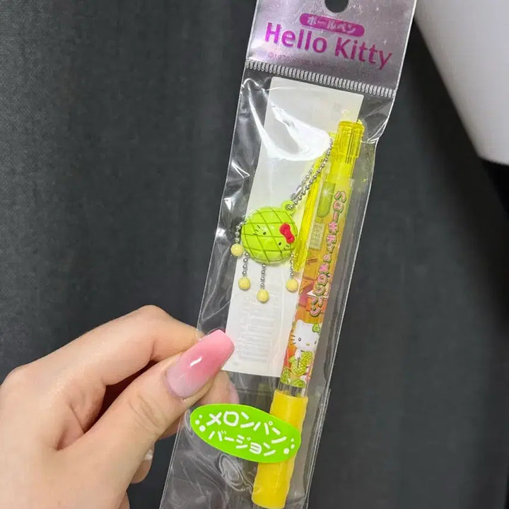 [BUNJANG] Hello Kitty Classic Melon Bread Strap Ballpoint Pen / 헬로키티 고전 메론빵 스트랩 볼펜