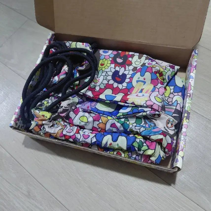 [BUNJANG] NewJeans Supernatural NJ x Murakami Drawstring Bag Version / 뉴진스 슈퍼내츄럴 NJ x 무라카미 드로우스트링 백 버전