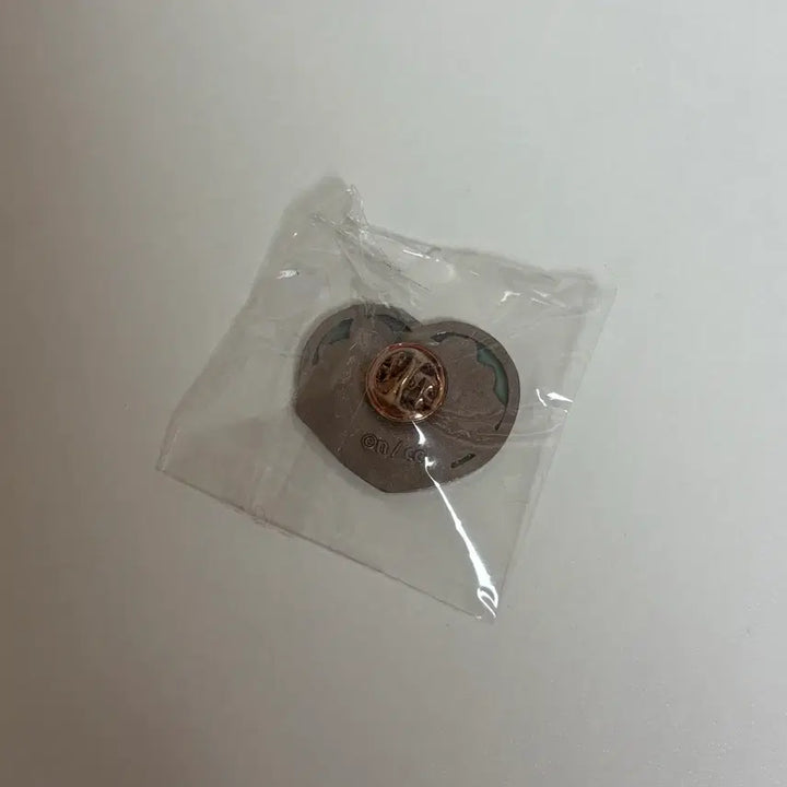 [BUNJANG] Chiikawa Random Heart Pin Button Badge / 치이카와 먼작귀 시사 랜덤 하트 핀버튼 뱃지