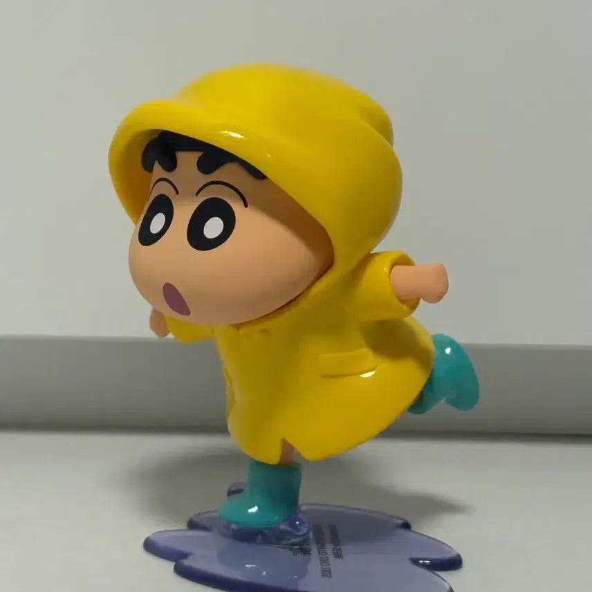 [BUNJANG] Shin-chan Yellow Raincoat Figure / 신짱구 우비 피규어 노란색