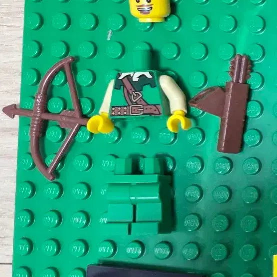 [BUNJANG] LEGO Castle Season 1 Forestman Minifigure / 레고 캐슬 시즌1 포레스트맨 미니피규어 판매합니다.