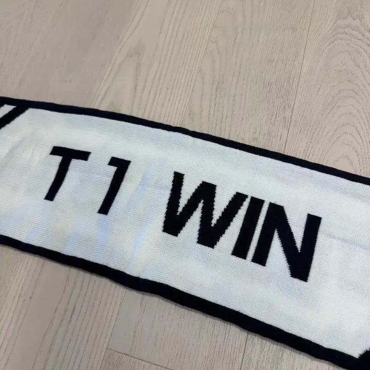 [BUNJANG] T1 2024 MSI Muffler / 2024 T1 MSI 머플러(택O)