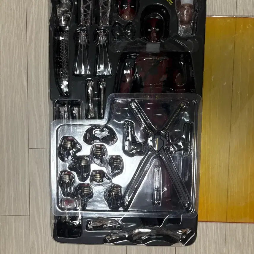 [BUNJANG] Hot Toys Deadpool Battling Version / 핫토이 데드풀 배틀링 버전 팝니다