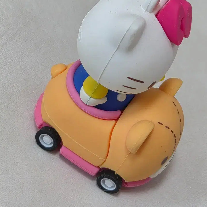 [BUNJANG] Sanrio Hello Kitty Car Figure / 산리오 헬로키티 자동차 피규어