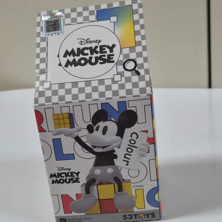 [BUNJANG] Mickey Mouse Figure Holding Rubik&