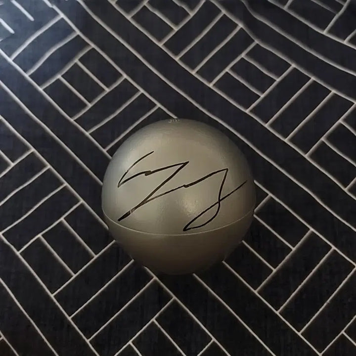 [BUNJANG] fromis_9 Lee Nagyung Signed Ball / 프로미스나인 이나경 싸인볼