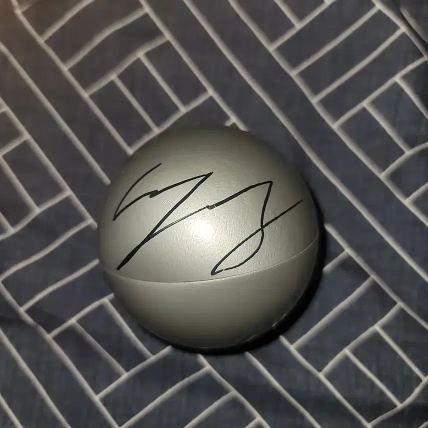 [BUNJANG] fromis_9 Lee Nagyung Signed Ball / 프로미스나인 이나경 싸인볼