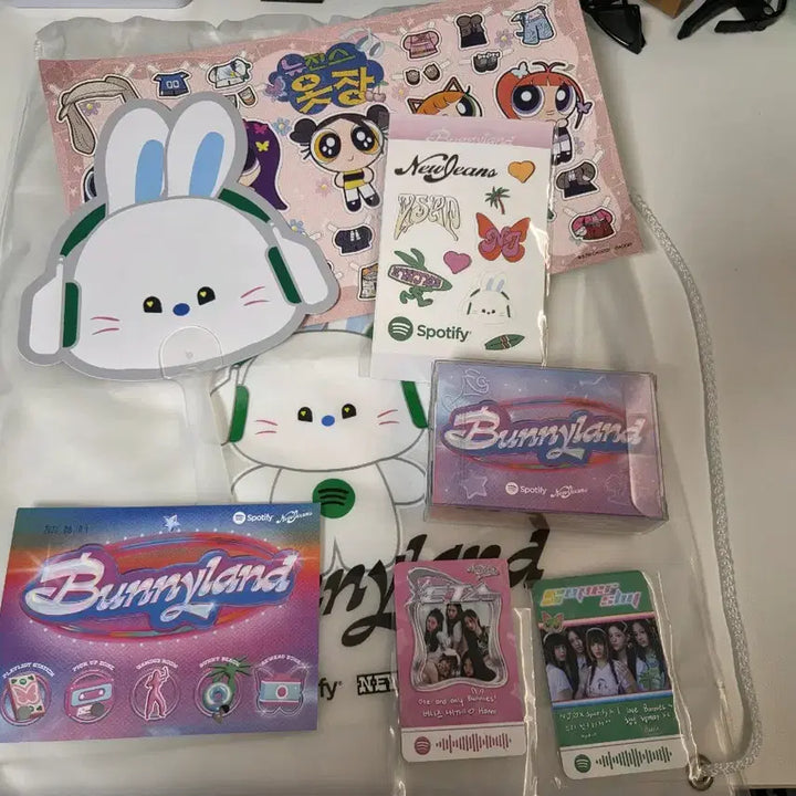 [BUNJANG] NewJeans Bunnyland Keychain / 뉴진스 버니랜드 굿즈 풍선도 있어요!