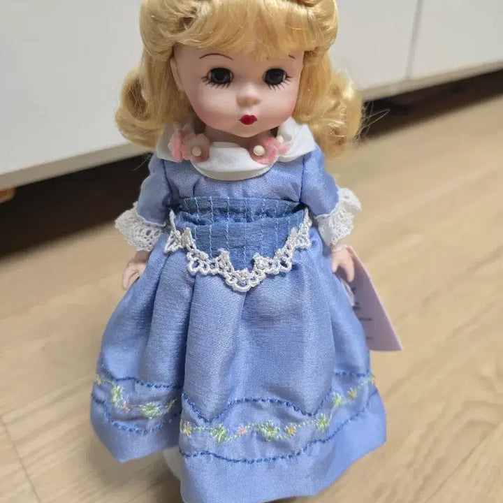 [BUNJANG] Madame Alexander Doll Blue Embroidered Dress / 마담알렉산더