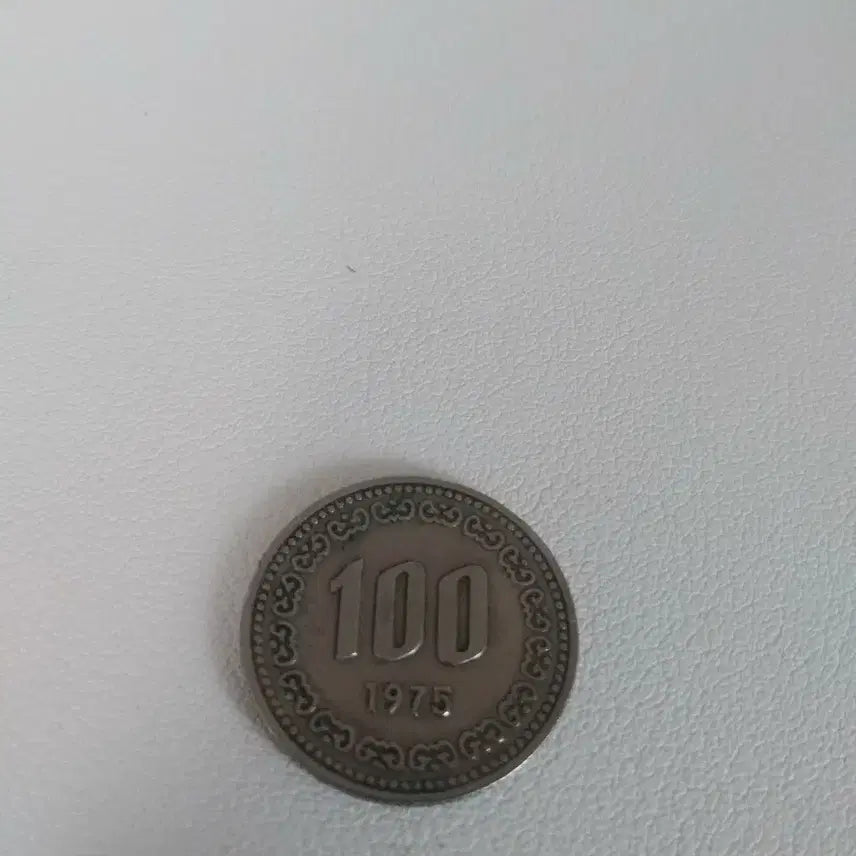 [BUNJANG] 1975 South Korean 100 Won Coin / 1975년 100원 동전