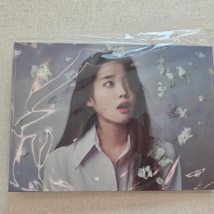 [BUNJANG] IU LILAC Photo Binder Album A-Type (Sealed) / 아이유 라일락 포토 바인더 앨범 A타입 - 미개봉 새상품