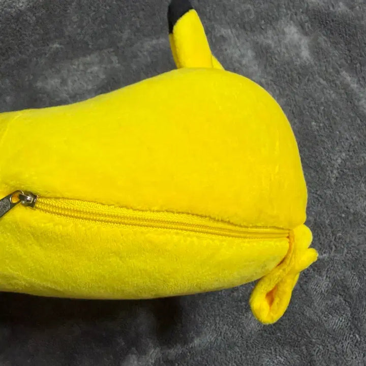 [BUNJANG] Pokemon Pikachu Neck Pillow New Product / 포켓몬 피카츄 목베게 새상품