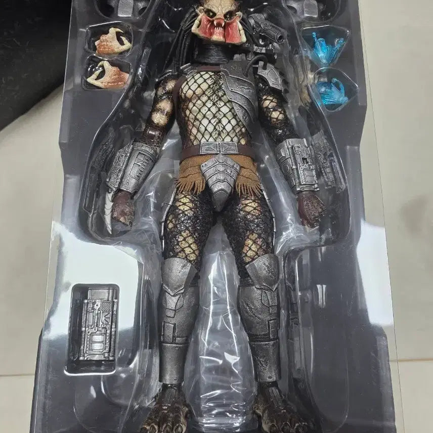[BUNJANG] Hot Toys Classic Predator Figure / 핫토이 프레데터 피규어 클래식 프레데터