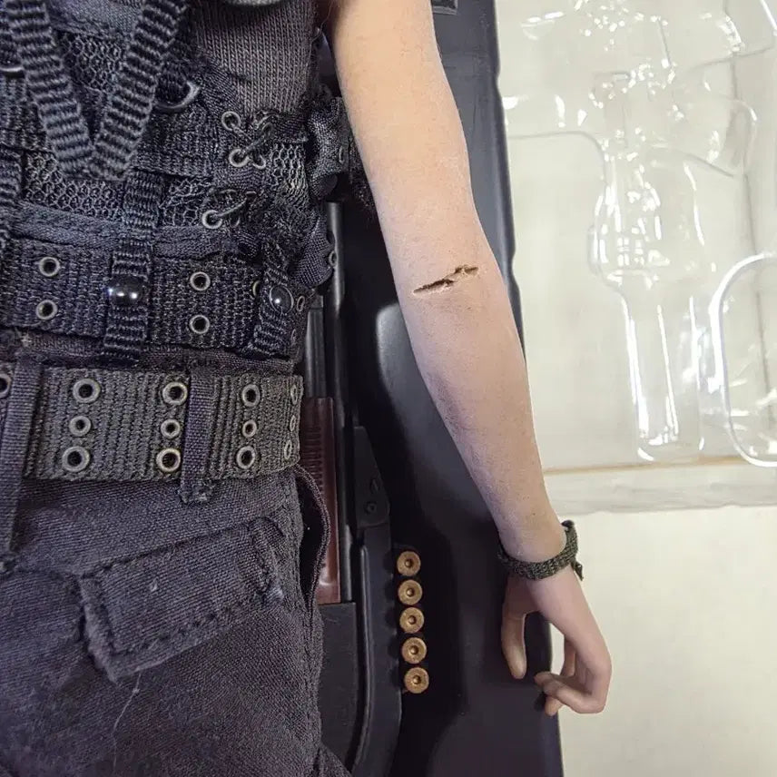 [BUNJANG] Hot Toys Terminator 2: Judgment Day Sarah Connor Figure / 핫토이 터미네이터2 심판의 날 사라 코너 피규어