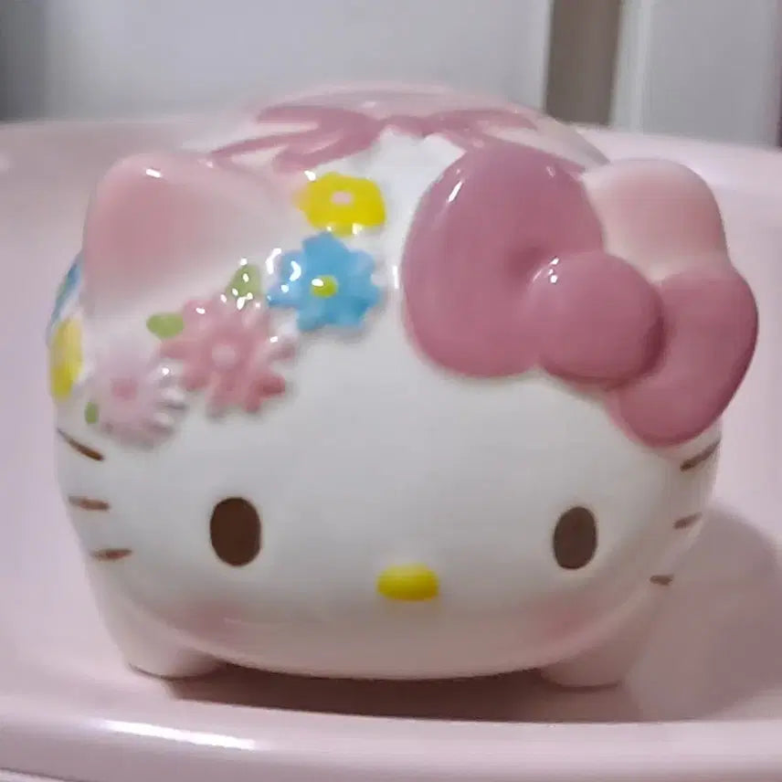 [BUNJANG] Sanrio Hello Kitty 2013 Ceramic Piggy Bank / 키티 2013년 [러블리] [산리오] [귀여운 캐릭터] [도자기] [돼지저금통] [키덜트] [인테리어소품]