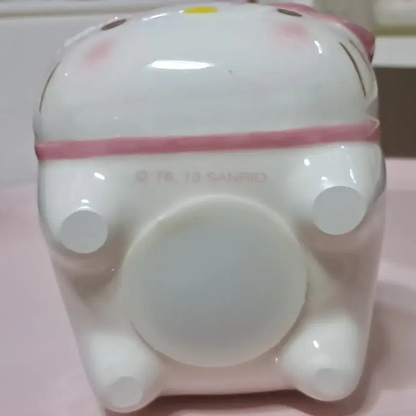 [BUNJANG] Sanrio Hello Kitty 2013 Ceramic Piggy Bank / 키티 2013년 [러블리] [산리오] [귀여운 캐릭터] [도자기] [돼지저금통] [키덜트] [인테리어소품]